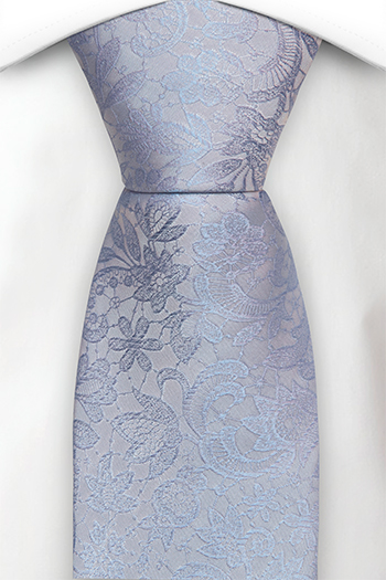 Silke Slips, Ton-i-ton broderte blomster i lyseblått, Notch VIGSEL Baby blue