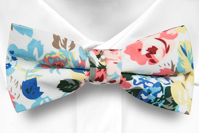 Bomull Sløyfer Knyttede, Rosa, blå & gule blomster & blader på hvitt