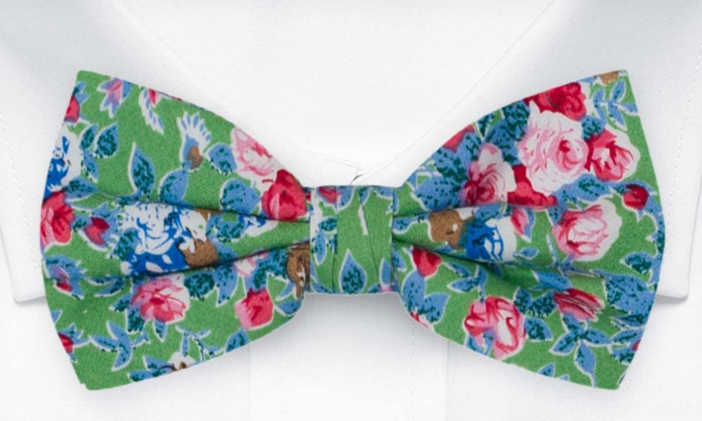 Bomull Sløyfer Knyttede, Rosa, blå og hvite blomster på eplegrønt