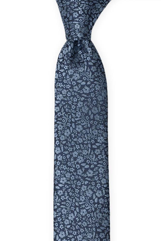 Silke Gutteslips, Mørkeste marineblått med lyseblått blomstermønster