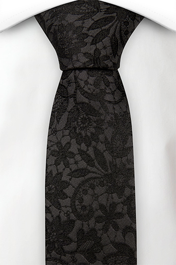 Silke Smale Slips, Ensfarget sort med broderte blomster ton-i-ton